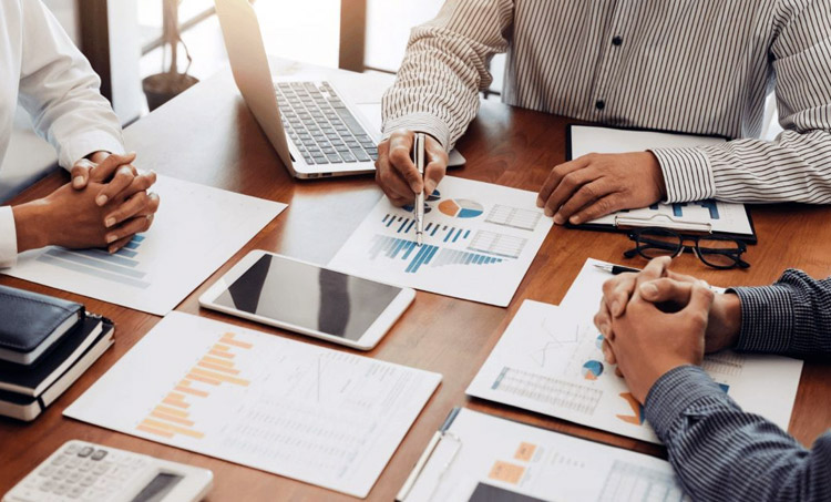 خدمات التأشيرات والاقامات