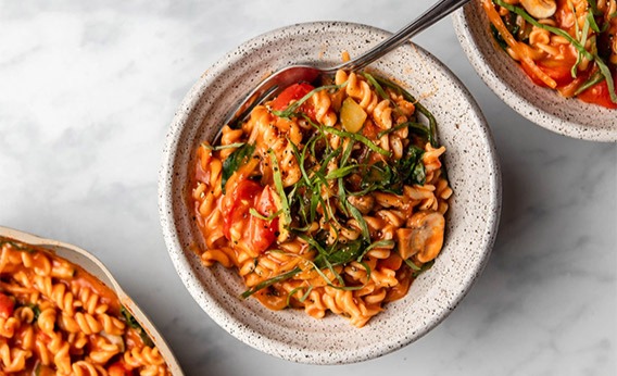 كيفية إعداد طبق الباستا المثالي في المنزل