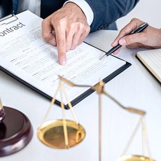 العقود والاتفاقيات